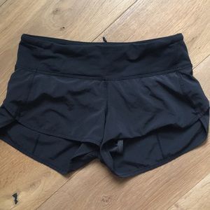 Lululemon size 4 speed up short 2.5 inch